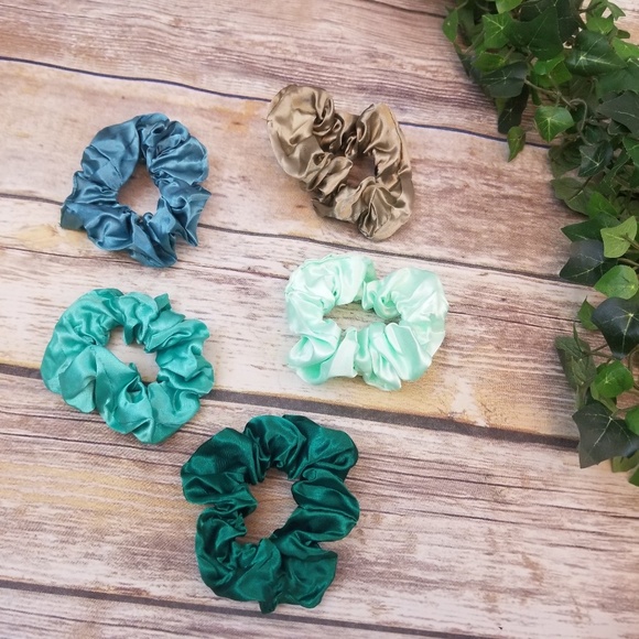 Brandy Melville Silk Satin Green Scrunchy Hair Tie - Picture 2 of 4
